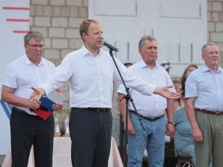 В Алтайском крае Виктор Томенко поприветствовал участников 43-й летней краевой Олимпиады сельских спортсменов