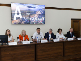 Представители госорганов и учреждений образования Алтайского края встретились с молодыми соотечественниками в рамках проекта «Здравствуй, Россия!»