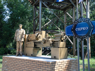 В рамках конкурса по благоустройству сотрудники «Алтай-Кокса» создают арт-объекты и озеленяют территорию завода