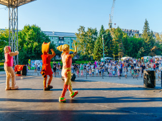 Более 300 жителей и гостей Бийска Алтайского края приняли участие в первом фестивале социальных предпринимателей «БизнесДобрыхРук»