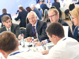 Губернатор Алтайского края Виктор Томенко: Будем увеличивать темпы обновления общественного транспорта