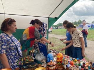 Более 20 ремесленников Алтайского края представили свои изделия на ярмарке в рамках фестиваля «Земляки»
