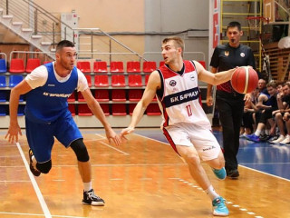 Алтайские баскетболисты одержали волевую победу в контрольном матче с командой Новосибирска