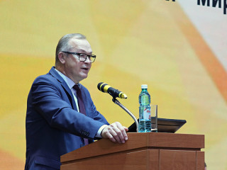 Врио зампредседателя Правительства Алтайского края Игорь Степаненко поприветствовал участников Международного форума «Точки Роста: мир России – мир Евразии»