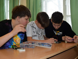 Мобильный технопарк «Кванториум» проведет образовательную смену в Ребрихинском районе Алтайского края