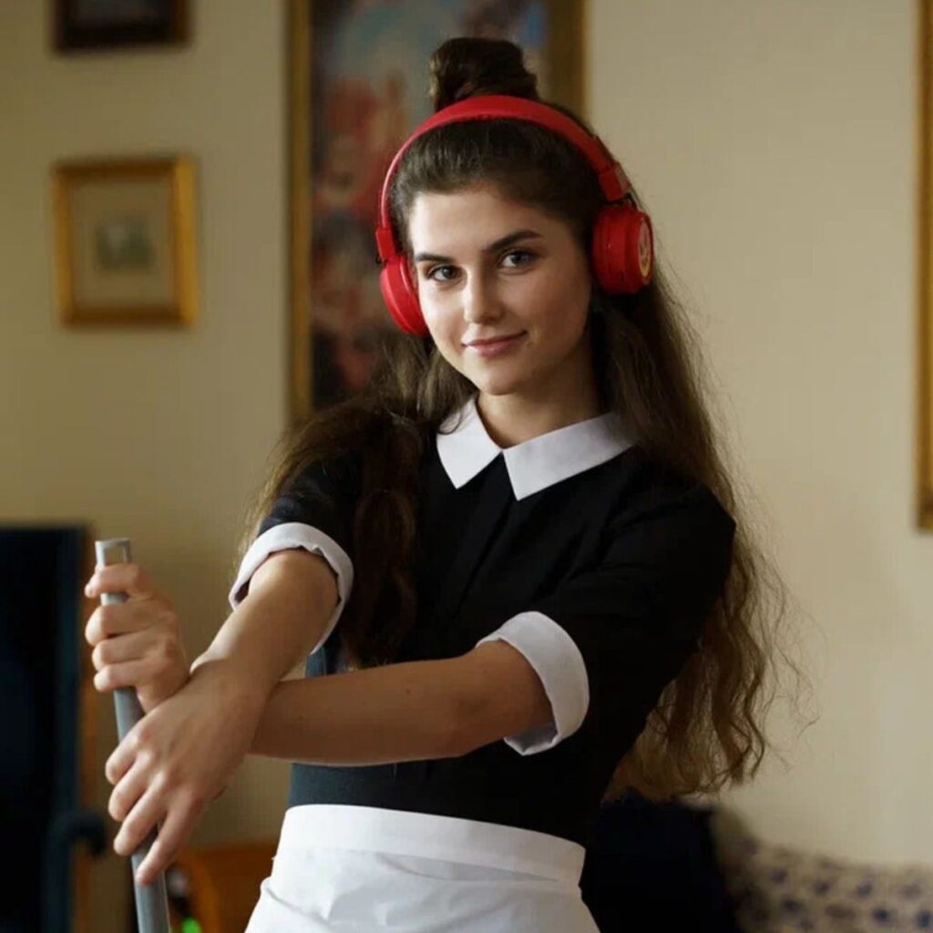 ТНТ и Good Story Media приступили к съёмкам мультижанрового проекта «Бедные смеются, богатые плачут» с Александром Самойленко, Полиной Денисовой, Анной Снаткиной и Аленой Хмельницкой