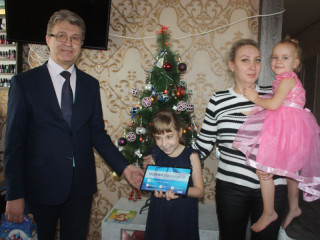 «Елка желаний»: в Алтайском крае исполняют мечты юных жителей региона