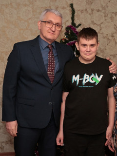 Зампредседателя Правительства Алтайского края Виталий Снесарь исполнил желание юного барнаульца в рамках акции «Елка желаний»