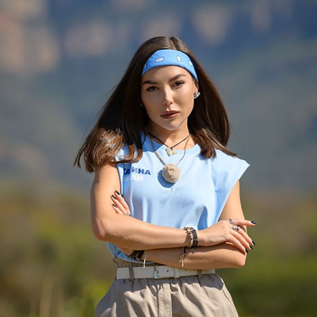 Карина Нигай довела до слез актрису Яну Енжаеву на шоу «Новые звезды в Африке»