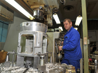 С начала года свыше 600 учащихся и педагогов региона побывали на Алтайском приборостроительном заводе «Ротор»