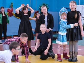 Социальные предприниматели Алтайского края организовали новогодний утренник для детей военнослужащих Алейска