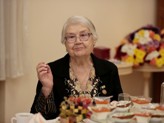 Губернатор Виктор Томенко вручил первым жителям Алтайского края почетный знак «В честь 80-летия полного освобождения Ленинграда от фашистской блокады»