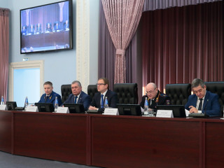 Губернатор Алтайского края Виктор Томенко призвал усилить работу по обеспечению безопасности