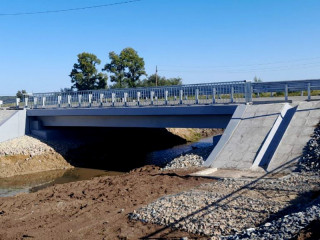 Более 54 миллионов рублей направили на реконструкцию моста в Алейском районе Алтайского края