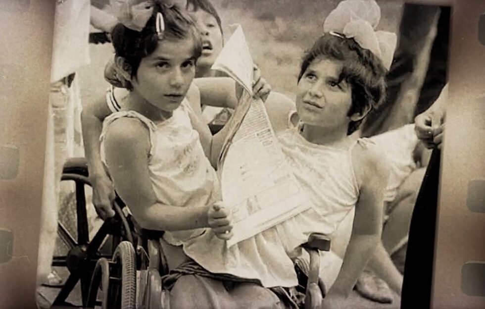 На PREMIER появился шокирующий док-проект «Зита и Гита» о судьбе сиамских близнецов