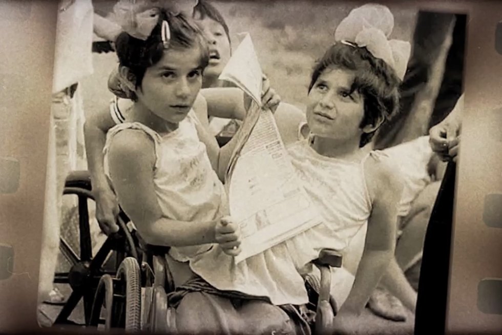 На PREMIER появился шокирующий док-проект «Зита и Гита» о судьбе сиамских близнецов