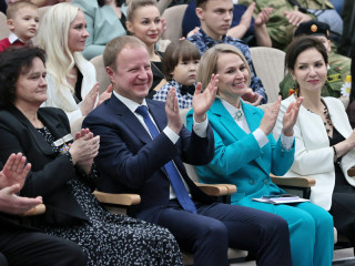 Губернатор Алтайского края Виктор Томенко дал старт Году семьи в регионе