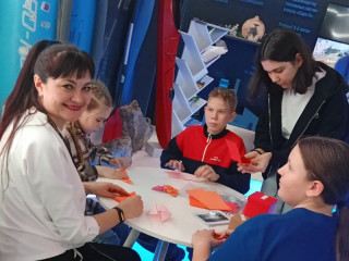 Представители алтайских педагогических колледжей проводят на Международной выставке-форуме «Россия» мастер-классы и викторины