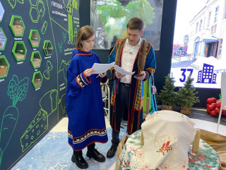 Телеведущий Борис Корчевников снял сюжет о разработке алтайской компании, представленной на Международной выставке-форуме «Россия»