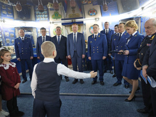 Губернатор Алтайского края Виктор Томенко: Тема защиты Отечества еще раз нас всех объединила