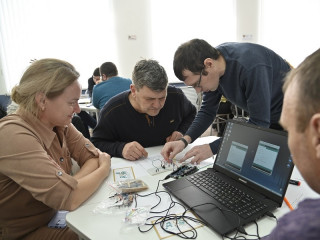 Педагогов «Точек роста» в Алтайском крае научили программировать роботов