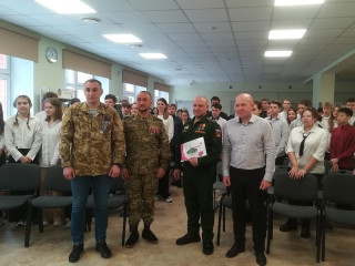 Уроки мужества для учащихся Алтайского края провели герои специальной военной операции