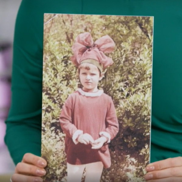 Жизнь в эпоху дефицита, танцы и нелюбовь к школе: Эвелина Блёданс рассказала о своём детстве