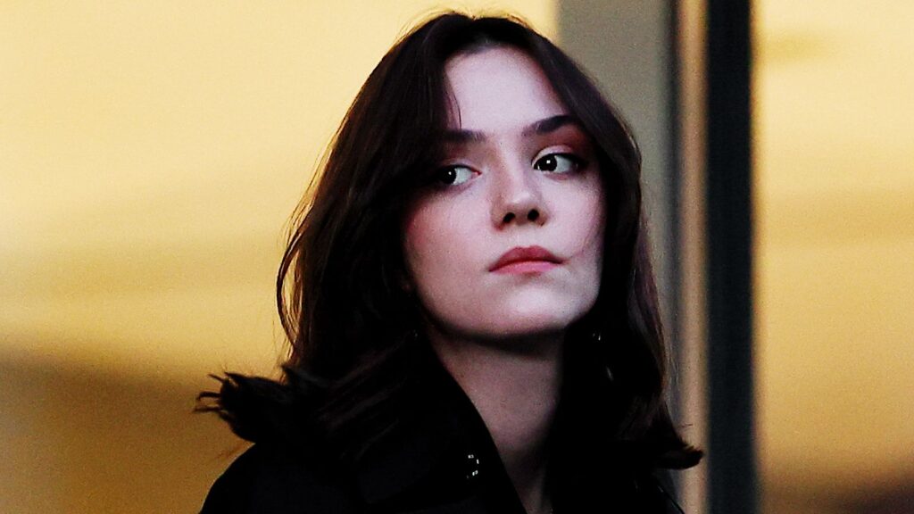 «Извините, я пошла». Фигуристка Медведева покинула съёмки шоу «Это нормально?» без объяснения причин