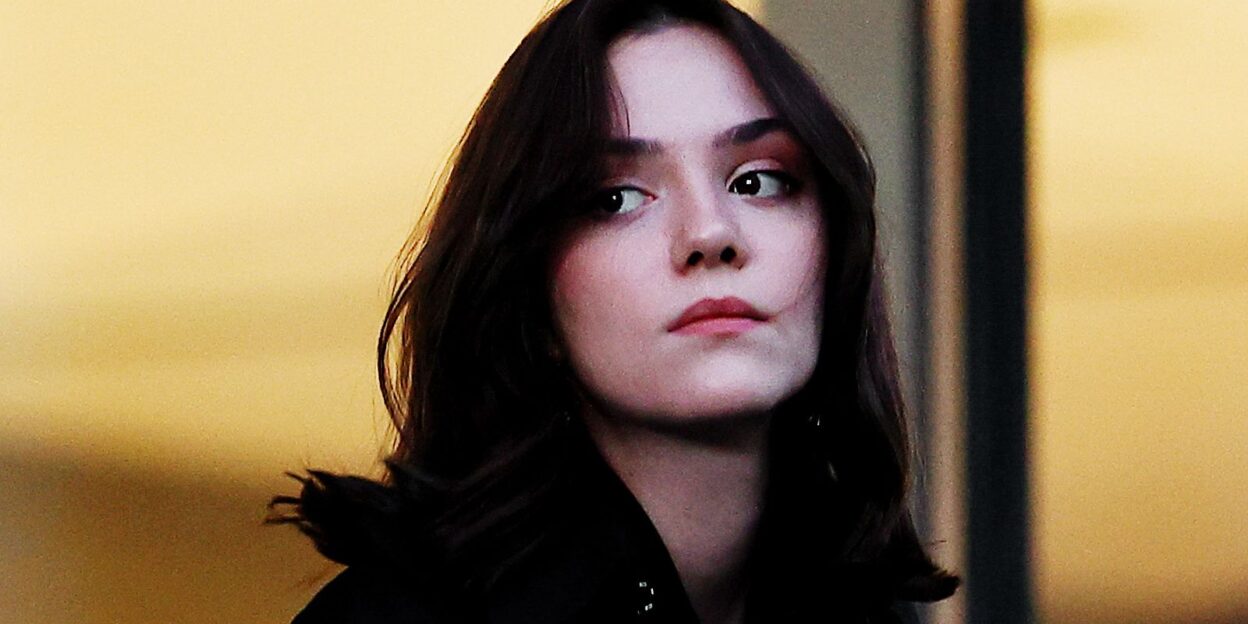 «Извините, я пошла». Фигуристка Медведева покинула съёмки шоу «Это нормально?» без объяснения причин