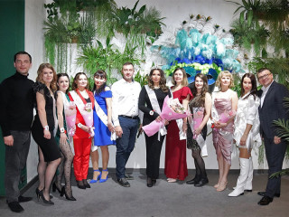 В преддверии Международного женского дня на Барнаульском станкостроительном заводе выбрали самых красивых и талантливых сотрудниц