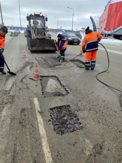 В Барнауле продолжают локальный ремонт дорог