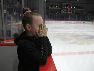 В Барнауле прошли первые соревнования юных фигуристок и спортсменов-любителей из четырех регионов