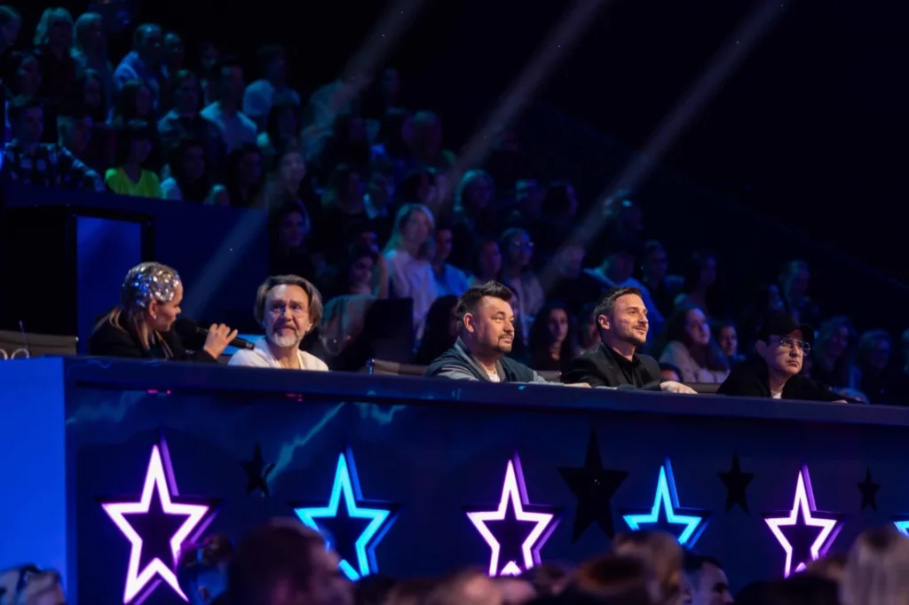 «Мне кажется, ей все-таки стоит танцевать!» Александр Круг высказался об уходе с «Новой Фабрики звезд» Эстер Горбадей