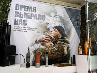 Алтайский край стал первым регионом, где представили подлинные предметы из зоны боевых действий на Донбассе