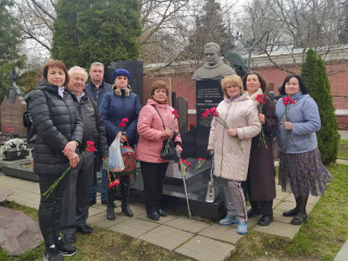 Работники Постоянного представительства Алтайского края в Москве в День космонавтики почтили память Германа Титова