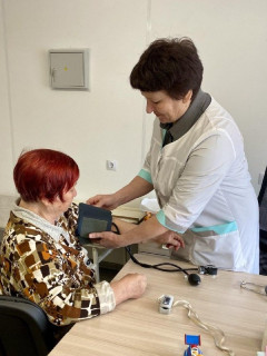 Полное обновление за 11 миллионов рублей из бюджета Алтайского края: в Каменском районе выполнили капремонт врачебной амбулатории