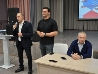 Олимпийский чемпион Александр Дьяченко выступил перед алтайскими школьниками