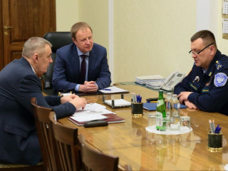 Губернатор Алтайского края Виктор Томенко встретился с Героем России атаманом Сибирского войскового казачьего общества Андреем Тимошенко