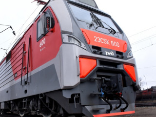 В Алтайском крае впервые совершил поездку отечественный локомотив «Ермак» с тяжеловесным составом
