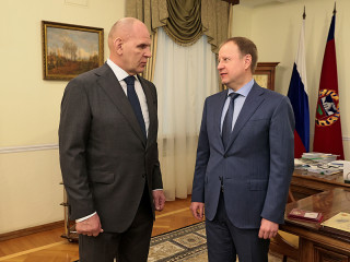 Губернатор Алтайского края Виктор Томенко встретился с сенатором Российской Федерации Александром Карелиным