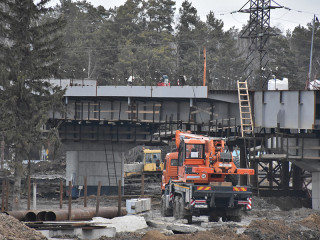 Ход строительства развязки на Змеиногорском тракте в Барнауле проверил заместитель Председателя Правительства Алтайского края Александр Климин