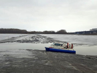 В Камне-на-Оби Алтайского края запустили переправу на период половодья