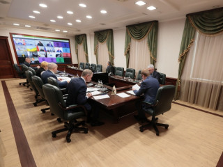 Губернатор Алтайского края Виктор Томенко провел заседание координационного совета МАСС по приграничному сотрудничеству и внешнеэкономическим связям