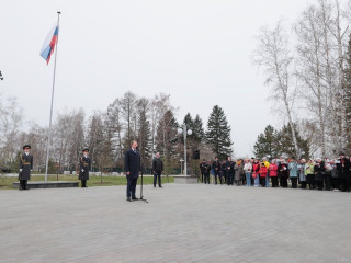 Губернатор Алтайского края Виктор Томенко принял участие в мероприятиях, посвященных Празднику Весны и Труда