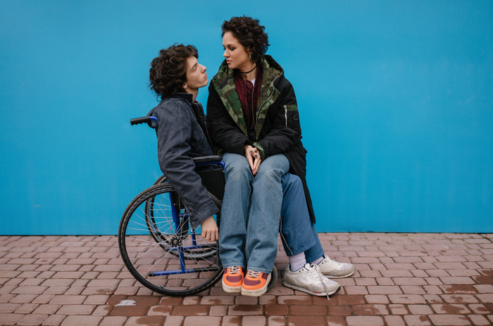 Лечим проблемы как умеем. PREMIER представил тизер-трейлер сериала «Фарма» с Никитой Павленко и Марком Эйдельштейном