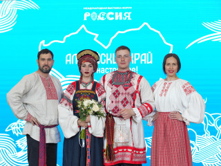 Гости Международной выставки-форума «Россия» попробовали свадебные блюда алтайских старообрядцев