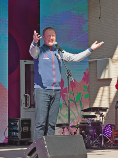 Повторили рекорд: около 40 тысяч человек приняли участие в фестивале «Цветение маральника» в Алтайском крае