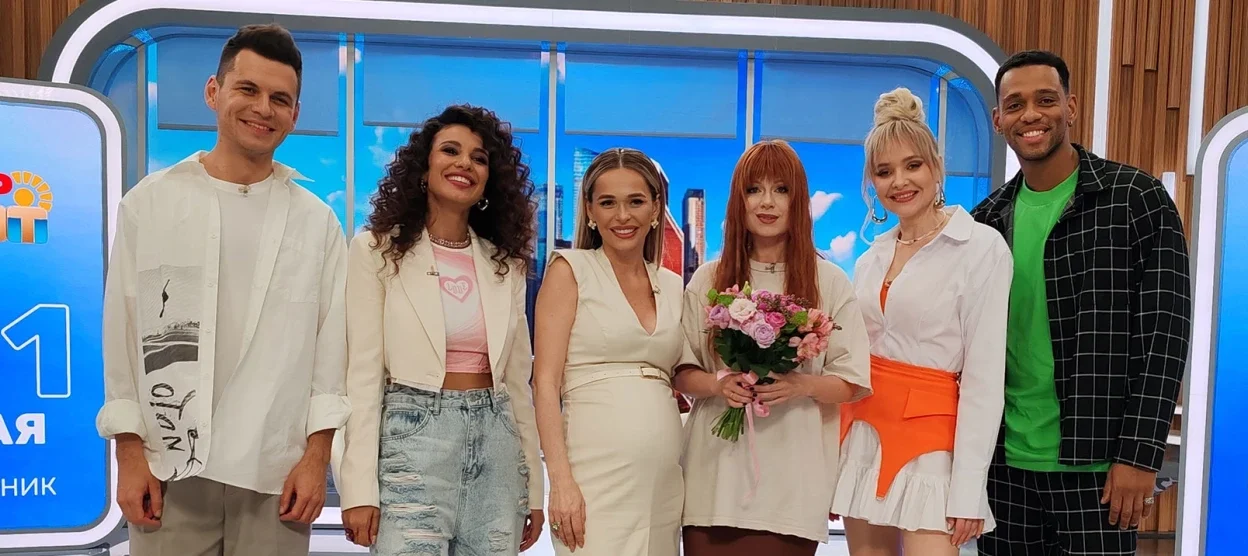 «Прыгала, как сумасшедшая»: Юлия Савичева рассказала об исполнении давней мечты в шоу «УТРО. ТНТ»