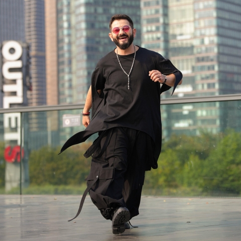 Сложности перевода, форс-мажоры и неожиданные участники: как снимали шоу «Сокровища императора»