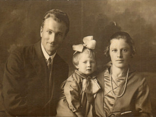 В рамках акции Алтайский краеведческий музей принимает семейные фотографии